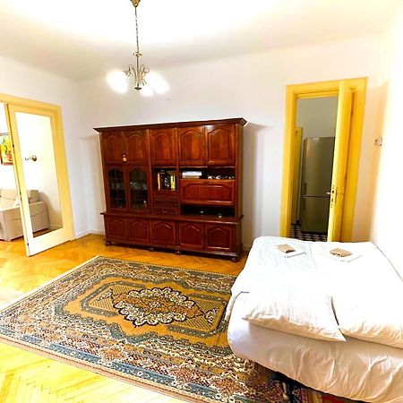 Ultracentral Apartment 4 Rooms - Old City Center -120 Square Meters - بوخارست المظهر الخارجي الصورة